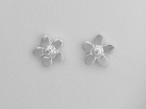 Blüte Ohrringe aus 925 Sterling Silber, filigran gestaltet mit Zirkonia, Hersteller Juwelier Harnisch, zarte Blumenform für eleganten Schmuckstil.