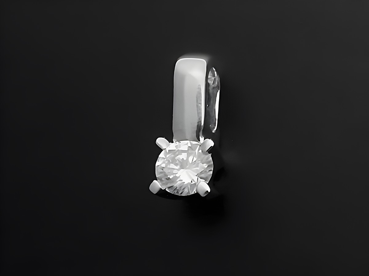 Brillant Anhänger aus 585 Weißgold mit einer Krappenfassung und einem 0,10 ct W/Si Diamanten, zauberhaft gefertigt von Juwelier Harnisch, ideal für stilvolle Anlässe.