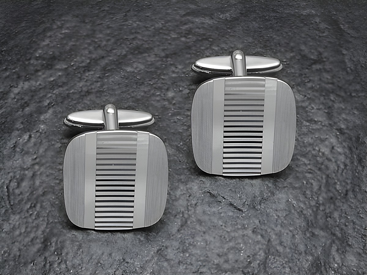 Manschettenknöpfe SILBER im Modell Silber-Hochzeit von Juwelier Harnisch, aus echtem Silber, mit elegantem Streifenmuster und stilvollem Design. Ideal für besondere Anlässe.