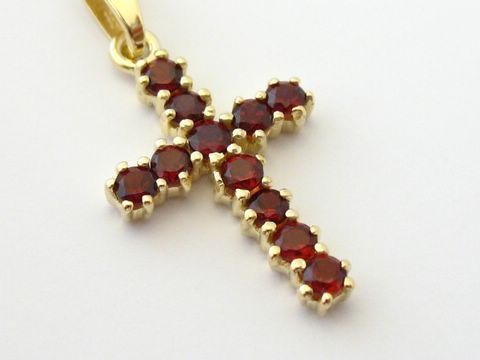 Goldkreuz mit echtem Granat aus Gold 585, bezauberndes Design mit mehreren roten Granatsteinen, hergestellt von Juwelier Harnisch, ideal als Schmuckstück für besondere Anlässe.