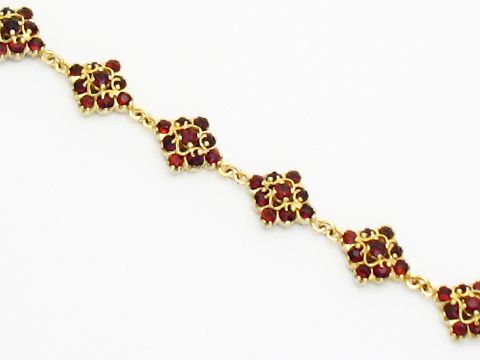6029571-0 Granat Armband 19 cm aus vergoldetem Silber mit blütenförmigen Elementen und leuchtenden Granatsteinen, hergestellt von Juwelier Harnisch, elegantes Design für besonderen Anlass.