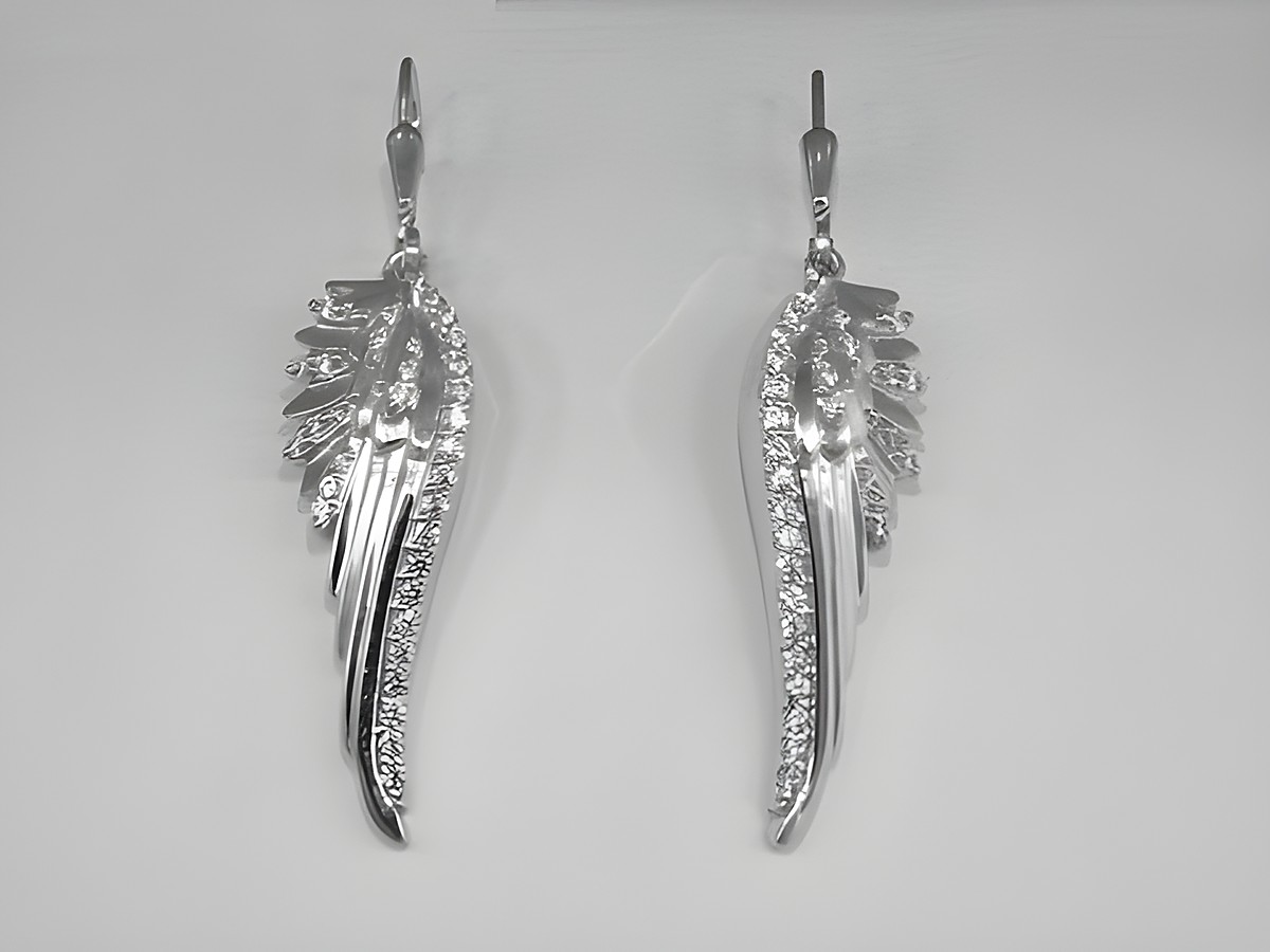 Engel Flügel Ohrringe aus 925 Sterling Silber, rhodiniert und funkelnd mit Zirkonia, Hersteller Juwelier Harnisch, elegant und feminin, perfekt für besondere Anlässe.