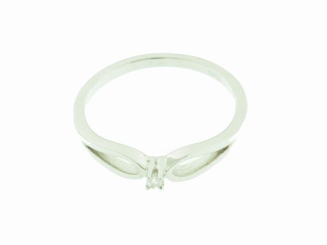 Filigraner Ring aus Weißgold 333 mit einem Diamanten, Größe 53, Hersteller Juwelier Harnisch, elegantes und zeitloses Design, ideal als Verlobungs- oder Trauring.