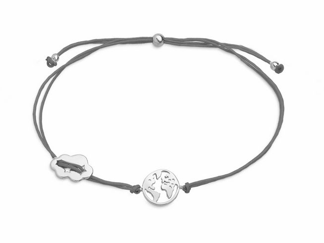 Silbernes Armband von Xenox mit dem Motiv einer Weltkugel und einer Wolke, verziert mit feinen Fäden, perfekt für Reisende und Träumer.