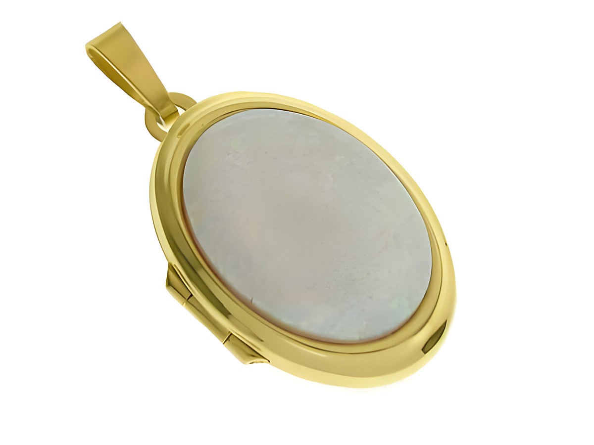 Ovales, goldfarbenes Medaillon aus Gold 585 mit einem opaleszenten Cabochon aus Opal. Hersteller Juwelier Harnisch, elegant und zeitlos.