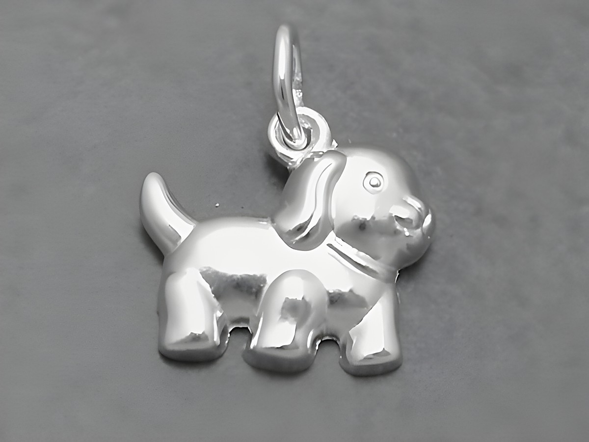 Hund aus Sterling Silber als Anhänger, niedlich gestaltet, ideal für Tierliebhaber, Hersteller Juwelier Harnisch. Perfekt für Schmuckliebhaber und als Geschenk.