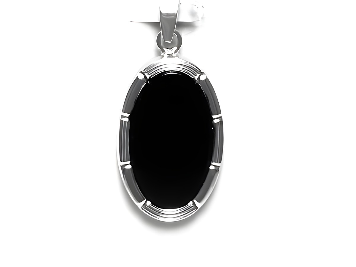 Onyx Oval Silber Anhänger aus hochwertigem Silberschmuck, hergestellt von Juwelier Harnisch, mit glänzendem schwarzen Onyx in ovaler Form und stilvoller Fassung.