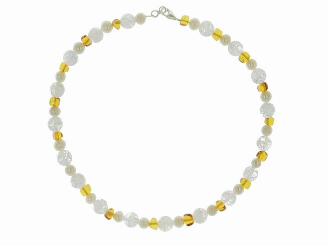 Steinkette aus Bernstein, Bergkristall und weißen Süßwasser-Zuchtperlen in einer Länge von 45 cm, kombiniert mit silbernen Elementen, ideal als elegantes Accessoire.