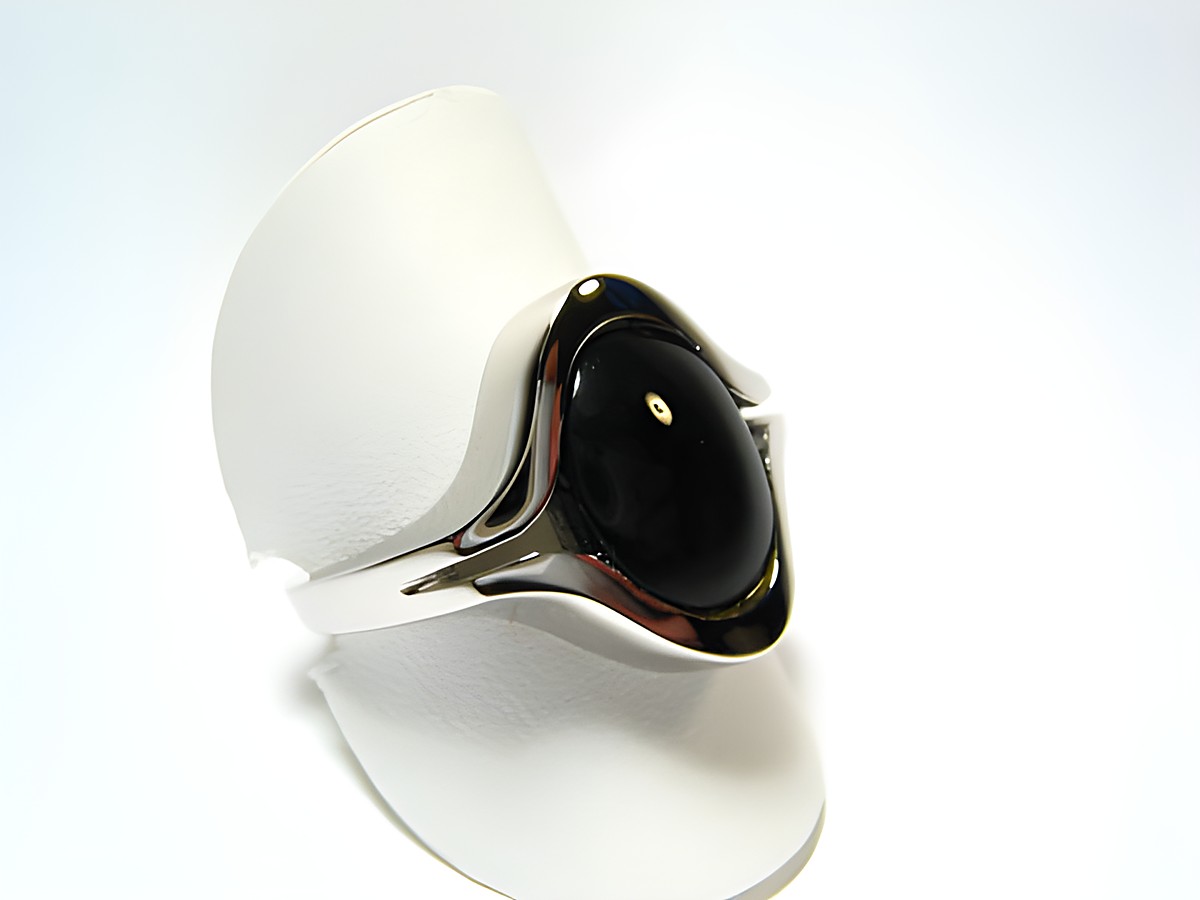 Feiner Designer Silber Ring rhodiniert mit schwarzem Onyx, Hersteller Juwelier Harnisch, verstellbar, elegante Form und glänzende Oberfläche, ideal für stilvolle Akzente.