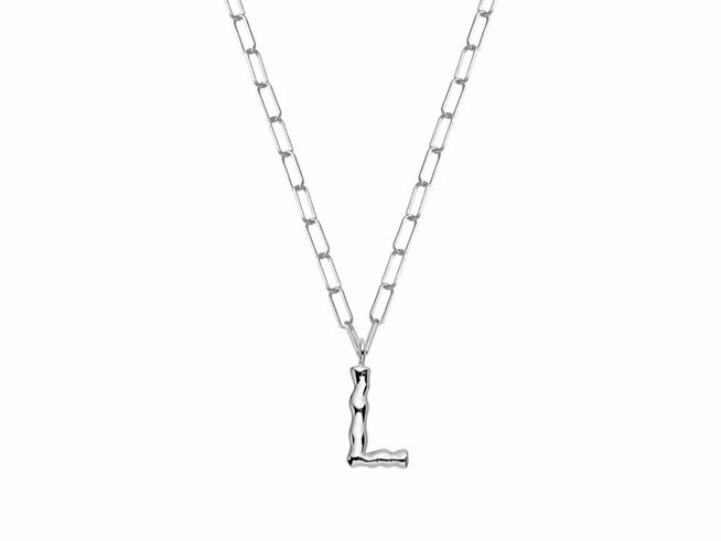 Xenox Sterling Silber Kette XS4150W/L mit einer Länge von 45 cm, präsentiert einen stilvollen Anhänger in Form des Buchstabens L. Die Kette hat eine feine Gliederstruktur.