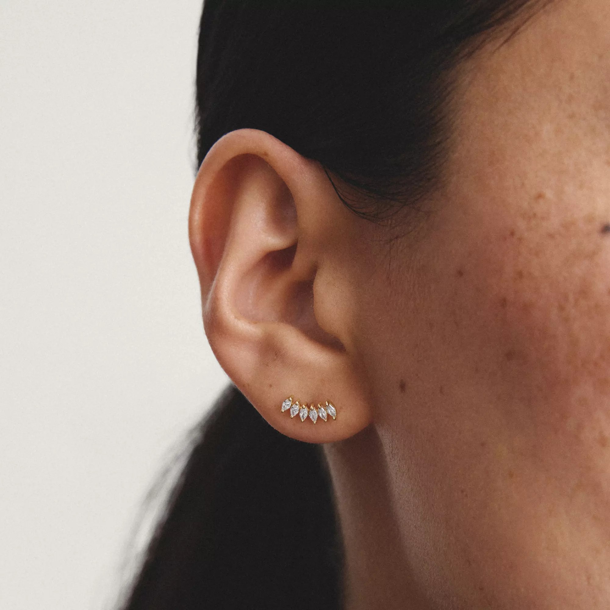 Thomas Sabo Ohrstecker mit weißem Zirkonia – vergoldet – 5,2 mm breit – Ansicht 5
