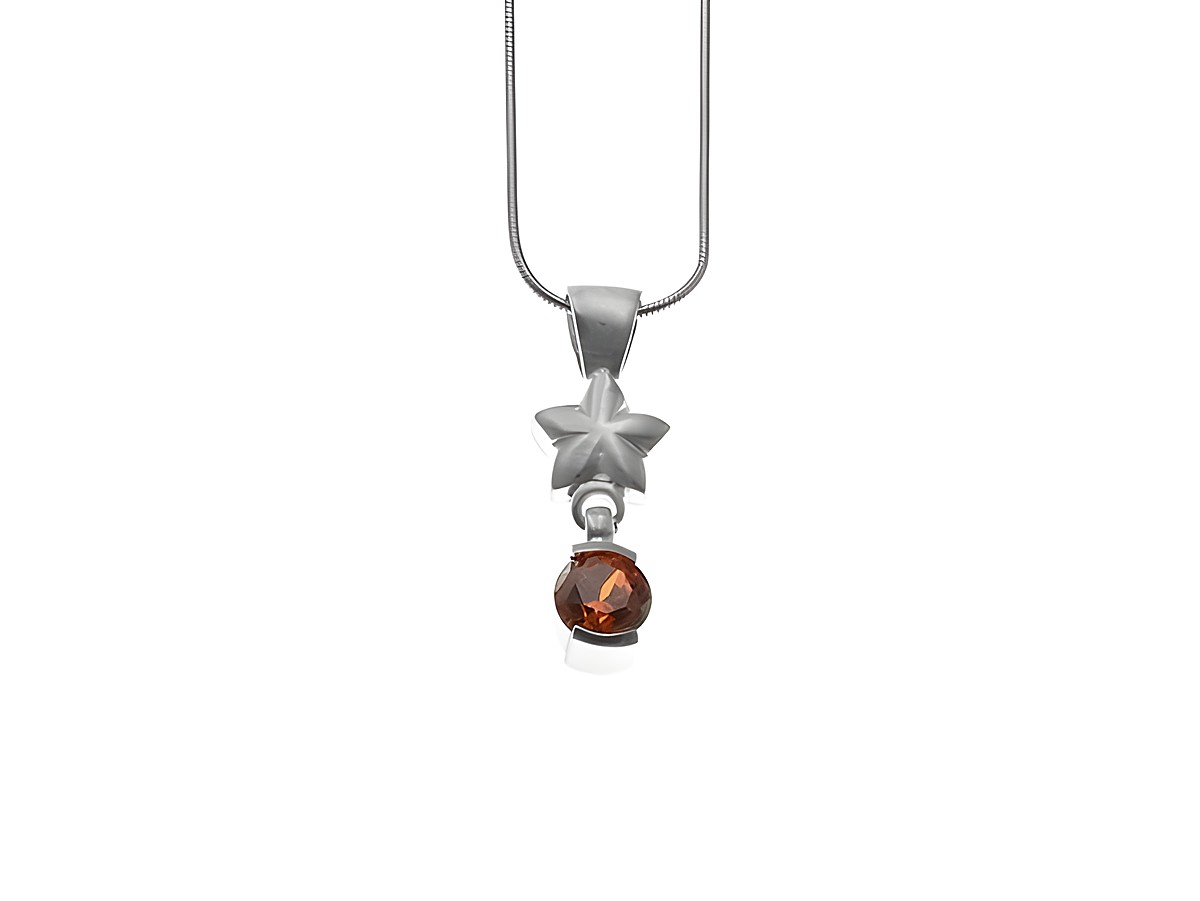 Halskette aus Sterling Silber mit einem Anhänger in Sternform und einem roten Zirkonia, Hersteller Juwelier Harnisch, 42 cm lang, elegantes Design für jedes Outfit.
