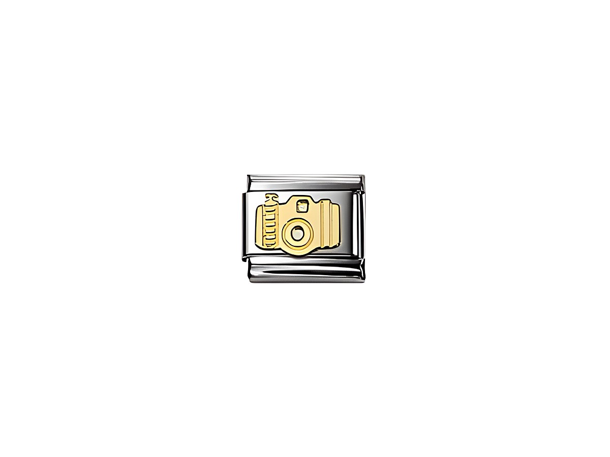 Ein charmantes Schmuckstück mit einem Goldkamera-Motiv auf einem silbernen Hintergrund, hergestellt von Nomination, Modell Classic TECHNIK Fotoapparat 030108 09. Ideal für Fotografen.