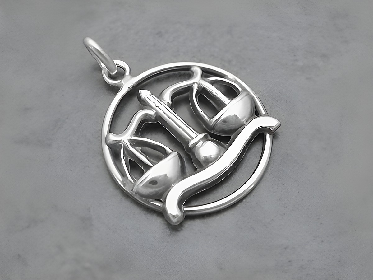 Silber geschwärzt Anhänger Sternzeichen Waage in runder Form, gefertigt vom Juwelier Harnisch, zeigt das Symbol der Waage in detaillierter Ausführung. Ideal für Astrologie-Liebhaber.