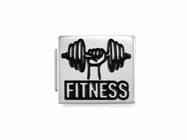 423010910-0 Charm aus Edelstahl mit dem Symbol für Fitness, gestaltet mit Hanteln und dem Schriftzug Fitness, von der Marke Nomination, für individuelles Styling im Sport- und Fitnessbereich.