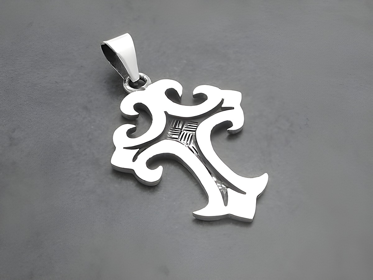 Kreuz mit Ornamenten aus Sterling Silber, Hersteller Juwelier Harnisch, kunstvolles Muster und klarer glänzender Oberfläche. Ideal als Schmuckstück oder Geschenk.