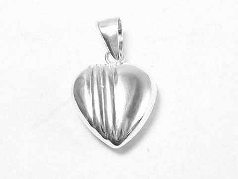 Herz Anhänger aus echt Sterling Silber, mittelgroß, mit plastischer Oberfläche. Hergestellt von Juwelier Harnisch, ideal als Schmuckstück für besondere Anlässe.
