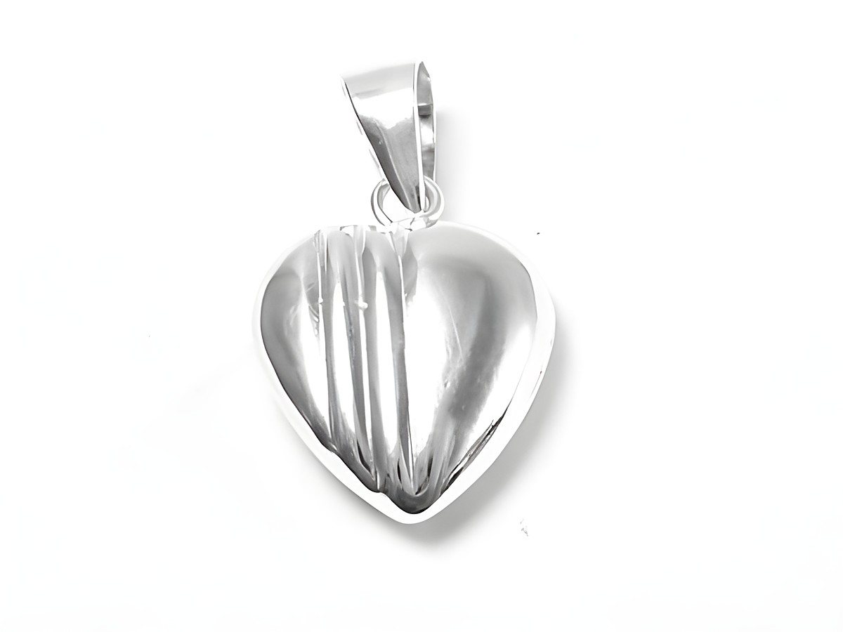 Herz Anhänger aus echt Sterling Silber, mittelgroß, mit plastischer Oberfläche. Hergestellt von Juwelier Harnisch, ideal als Schmuckstück für besondere Anlässe.