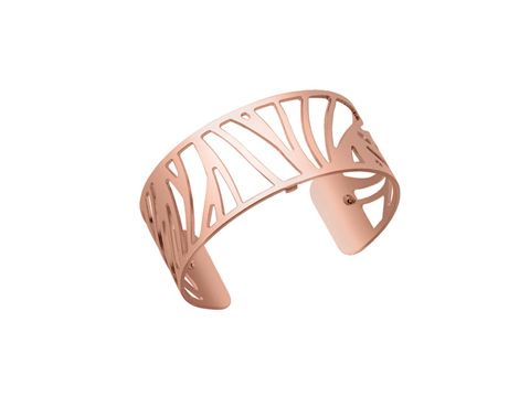 Armreif von Les Georgettes aus der Reihe Les Essentielles in Roségold mit einem eleganten, durchbrochenen Design. Die Breite beträgt 25 mm und trägt die Modellnummer 7027444 PERROQUET.