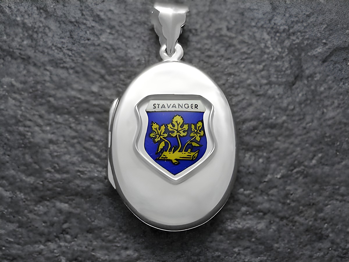 Silbernes Medaillon mit dem Stadtwappen von Stavanger, Norwegen, auf blauem Hintergrund, gestaltet von Juwelier Harnisch, eignet sich hervorragend als Schmuckstück.