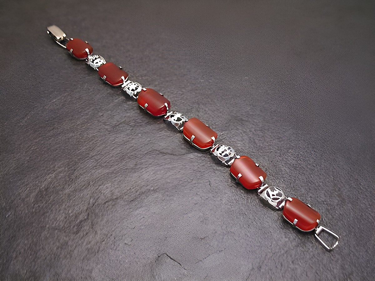 Karneol Armband FILIGRAN rot 19 cm von Juwelier Harnisch mit Edelsteinen in eleganter Anordnung und geschmackvoller Silberfassung, ideal für stilvolle Outfits.