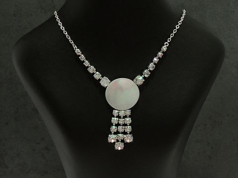 Prunkvolle bunte Strass Collier Kette mit schimmerndem Details und einem großen mittigen Oval, gefertigt aus Sterling Silber, Hersteller Juwelier Harnisch, verstellbar von 38-45cm.