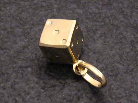 Gold Anhänger - Gold 333 - 16x13 mm Würfel Spiel Glück, Hersteller: Juwelier Harnisch, aus hochwertigem Gold gefertigt, mit sechs Punkten auf dem Würfel, ideal als Glücksbringer oder Schmuckstück.