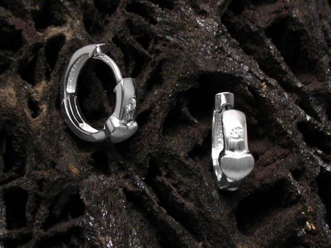 Creolen Herz mit Zirkonia aus 925 Sterling Silber für Kinder, funkelndes Design ideal für kleine Ohren, Hersteller Juwelier Harnisch, zeitlos und elegant.