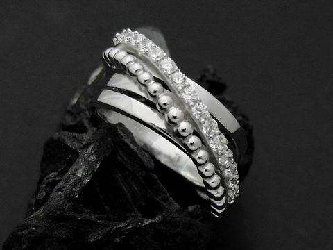 300777-0 Silber Ring mit modernem Designmuster und Zirkonia, Größe 52, vom Hersteller Juwelier Harnisch, bietet eine stilvolle Eleganz für jeden Anlass.