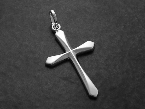 Kreuz Anhänger aus poliertem Sterling Silber, schlichtes und göttliches Design, Hersteller Juwelier Harnisch. Ideal als stilvolles Schmuckstück für verschiedene Anlässe.