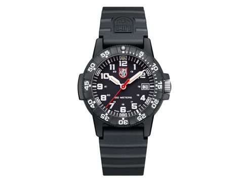 Luminox LEATHERBACK SEA TURTLE 0300 SERIES XS.0301.L Unisex Armbanduhr in Schwarz mit rotem Sekundenzeiger und großen lesbaren Ziffern auf einem robusten Silikonarmband.