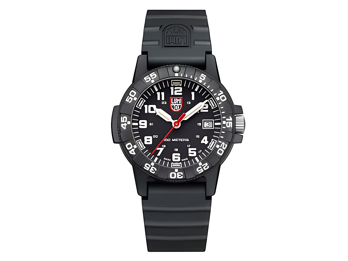 Luminox LEATHERBACK SEA TURTLE 0300 SERIES XS.0301.L Unisex Armbanduhr in Schwarz mit rotem Sekundenzeiger und großen lesbaren Ziffern auf einem robusten Silikonarmband.