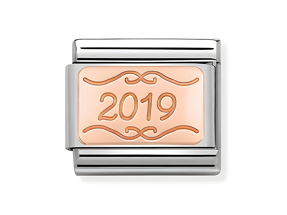 Composable Classic Platte aus Edelstahl in Roségold mit eingravierter Jahreszahl 2019, Hersteller Nomination, stilvolles Design mit geschwungenen Linien.