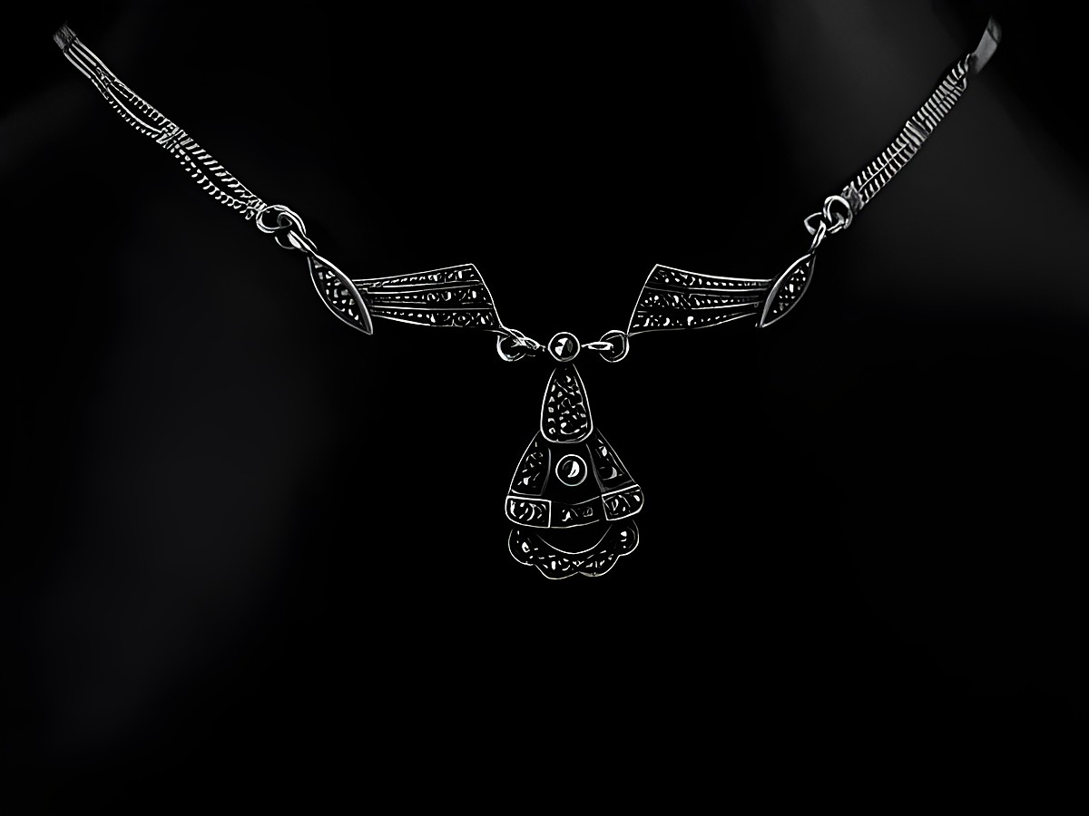 Silbernes Collier mit edel geschwärztem Design, verziert mit Markasit, vintage Stil, Länge 56 cm, von Juwelier Harnisch, elegant und zeitlos gestaltet.