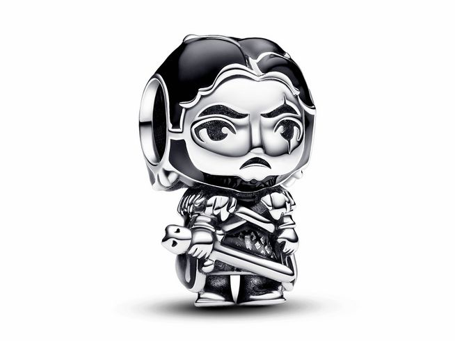 Der Pandora Charm zeigt Jon Snow aus Game of Thrones, detailreich in Silber und Schwarz, mit einem Schwert in der Hand und charakteristischen Merkmalen. Ideal für Fans der Serie.