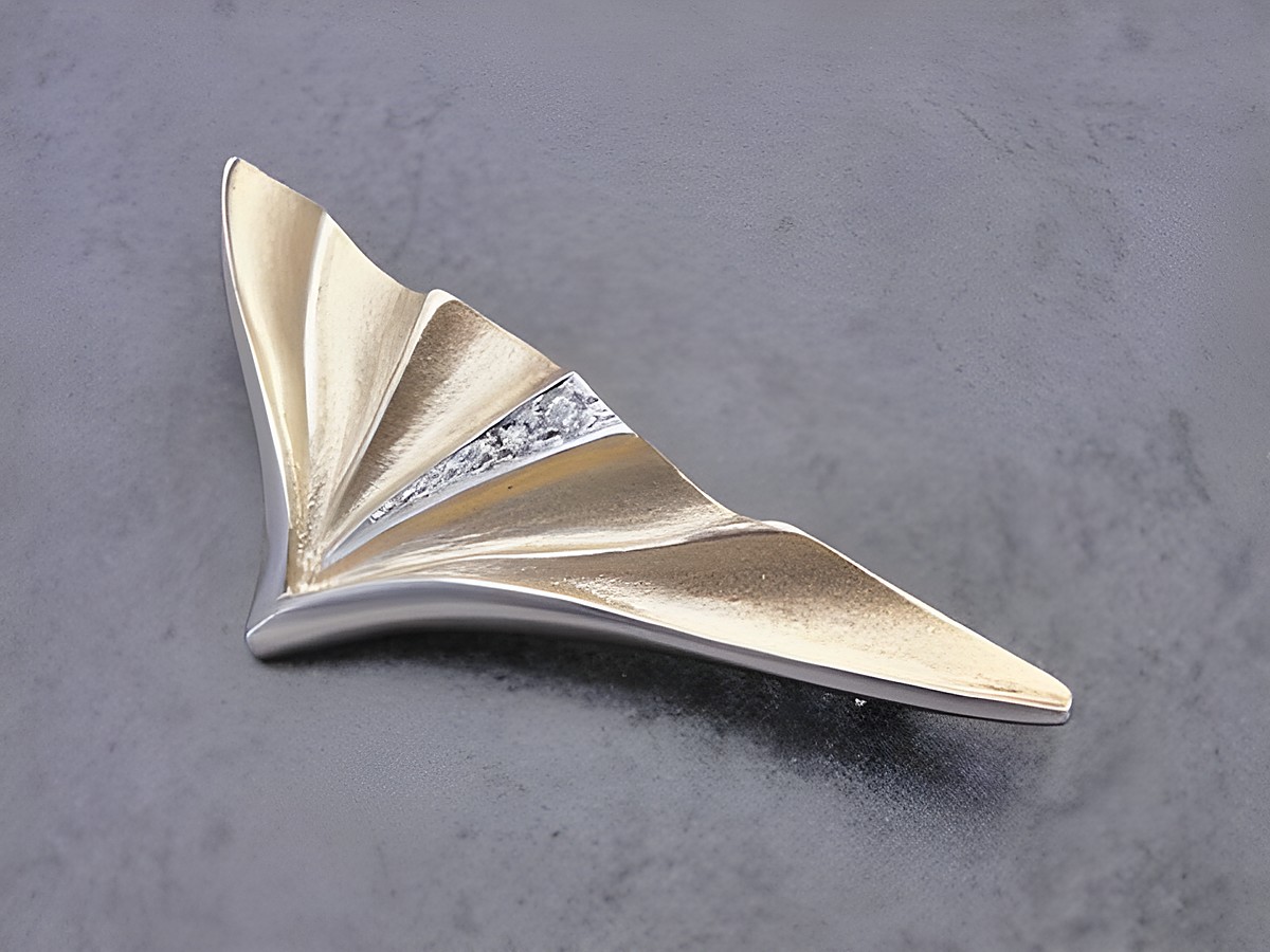 Silber Brosche - teilvergoldet - entzückend - Zirkonia - bicolor, Hersteller: Juwelier Harnisch, elegant geformt mit glänzenden Oberflächen und funkelnden Details, ideal für jeden Anlass.