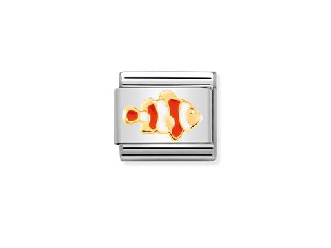 Ein mit goldenen und roten Emaillefarben verziertes Clownfischmotiv auf einem silbernen Armbandreduzierer von Nomination Classic Gold 030272 40. Ideal für stilvolle Schmuckliebhaber.
