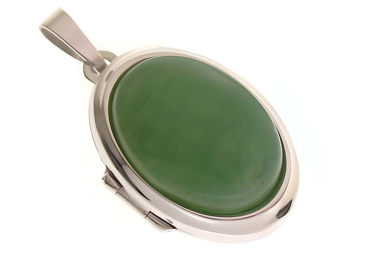 Aventurin Medaillon aus Weißgold 585 mit Cabochon, Hersteller Juwelier Harnisch, elegantes Design und glänzende Oberfläche, perfekt als Schmuckstück für besondere Anlässe.