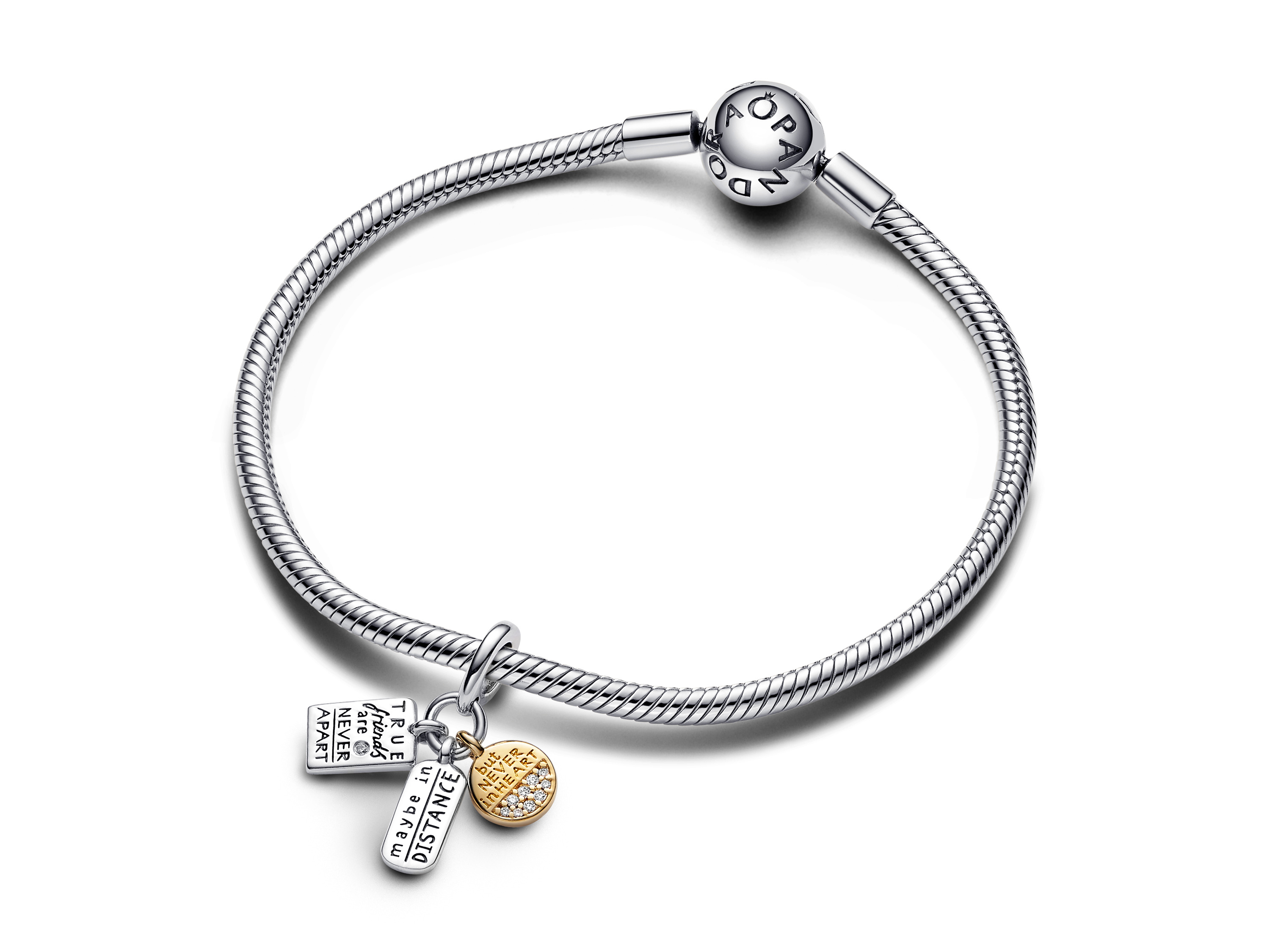 Armband aus Sterlingsilber mit vergoldeten und mit Zirkonia besetzten Charms, inspiriert von Freundschaft, von Pandora, Modell SHINE.