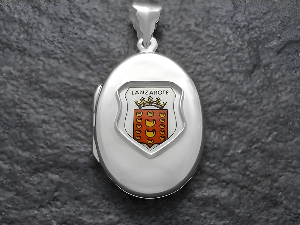 Silbernes Medaillon mit dem Wappen von Lanzarote, Spanien, in der Mitte des Medaillons ist das Wappen unter einem Glas eingelegt, hergestellt von Juwelier Harnisch, Europa Medaillons.