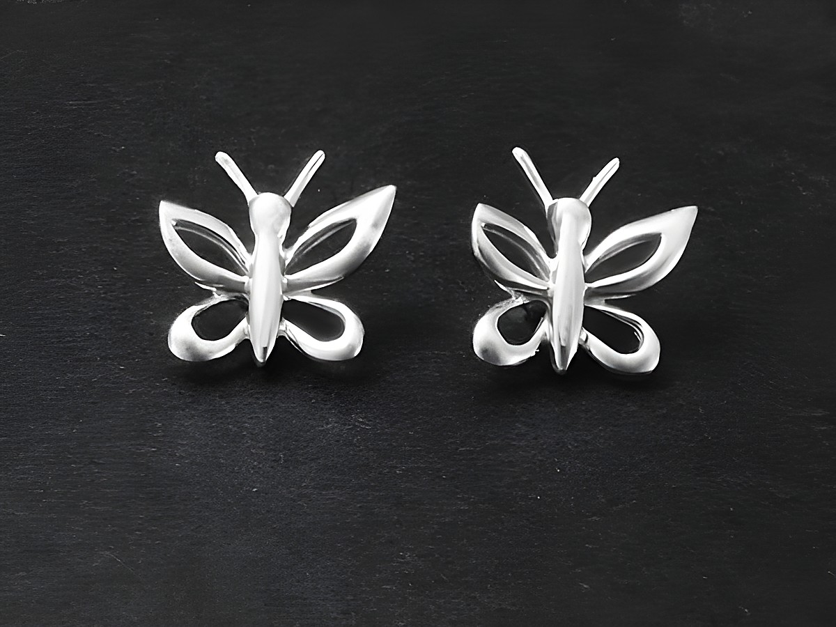 Silber Ohrringe in Form von Schmetterlingen als Ohrstecker, rhodiniert, Hersteller Juwelier Harnisch, ohne Stein. Elegantes Design für einen stilvollen Look.