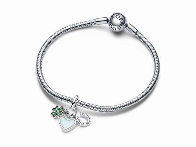 Sterling Silber Armband mit vierblättrigem Kleeblatt, Herz und Hufeisen Charm-Anhänger aus Steinmix in bunten Farben von Pandora.