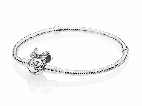 597770006-0 Silbernes Armband von Pandora mit einem charmierenden Minnie Mouse Motiv, verziert mit glitzernden Elementen, perfekt für Disney-Fans und stilvolle Akzente.