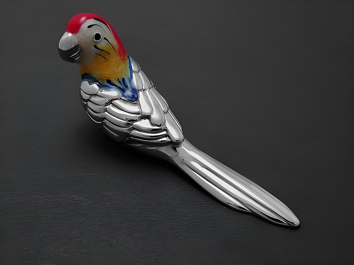 Silber Figur eines bunten Papageis aus Echtsilber mit farbiger Emaille. Hergestellt von Juwelier Harnisch, ideal als dekoratives Tiermotiv für Sammler.