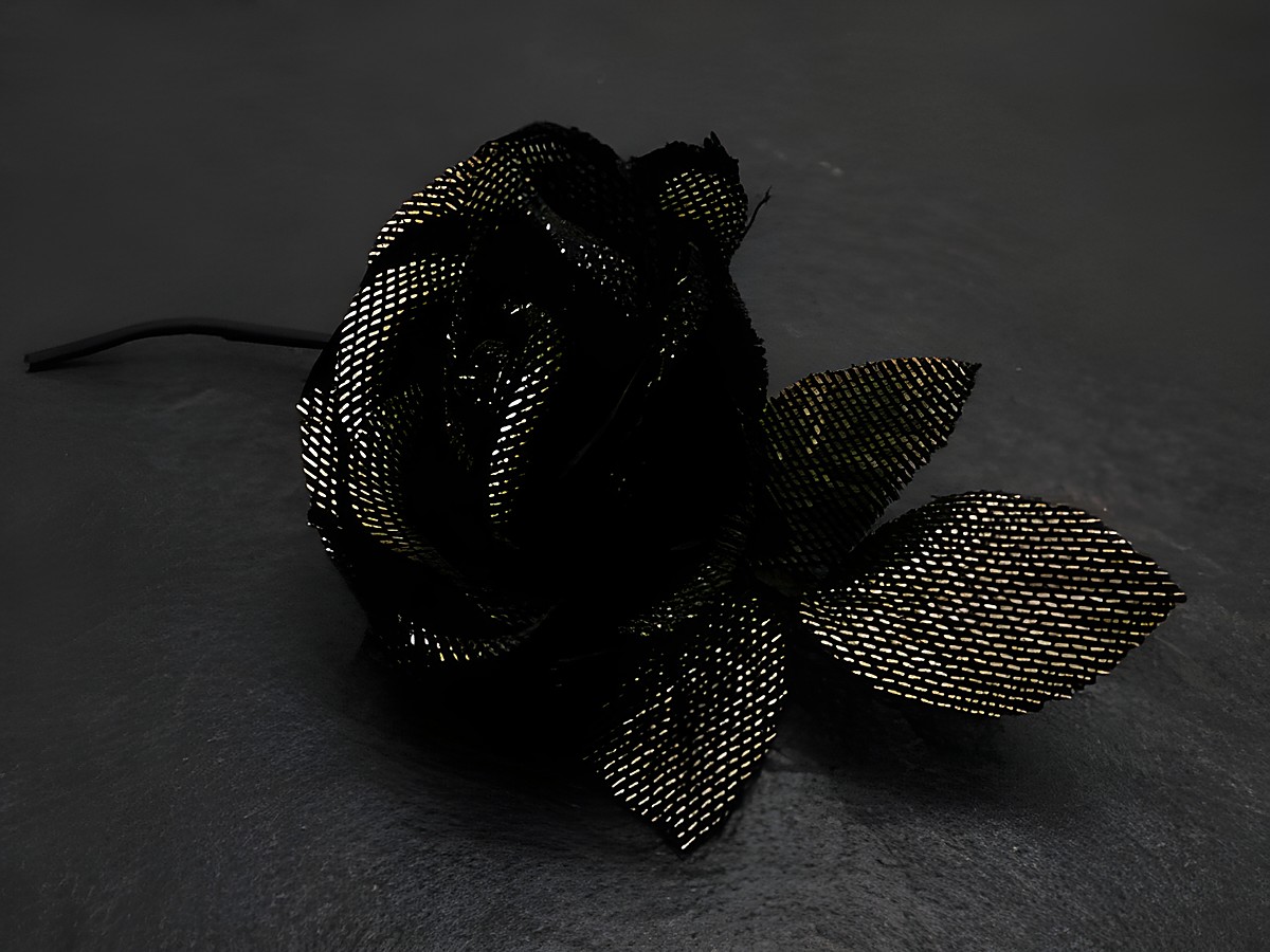 Haarschmuck in Form einer geheimnisvollen braun-gold Glitter Rose mit Blättern, Hersteller Juwelier Harnisch, perfekt für besondere Anlässe.