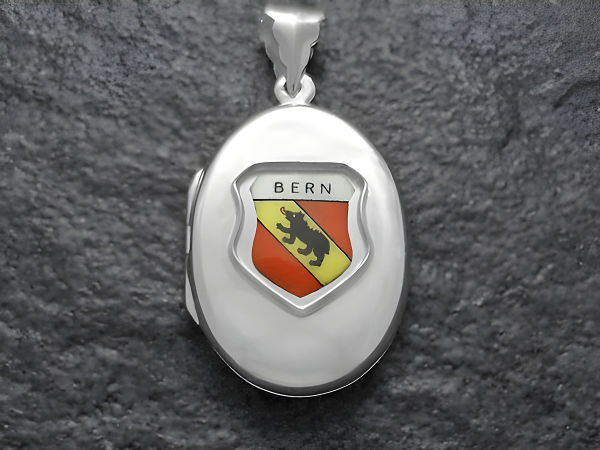 Silbernes Medaillon mit dem Stadtwappen von Bern, das den Wappenschild mit Bärenmotiv zeigt, hergestellt von Juwelier Harnisch, ideal für Sammler und Liebhaber von Europa Medaillons.