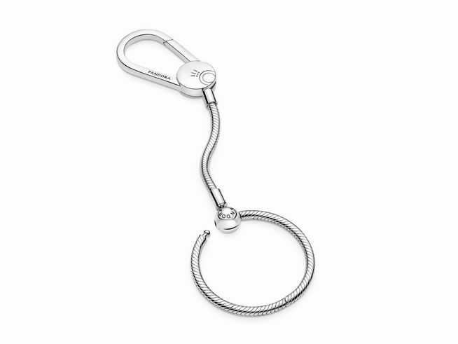 Pandora Silber 399571C00 Schlüsselanhänger aus hochwertigem Silber mit praktischem Handtaschenclip und einem eleganten, geflochtenen Ring für Schlüssel oder Anhänger.