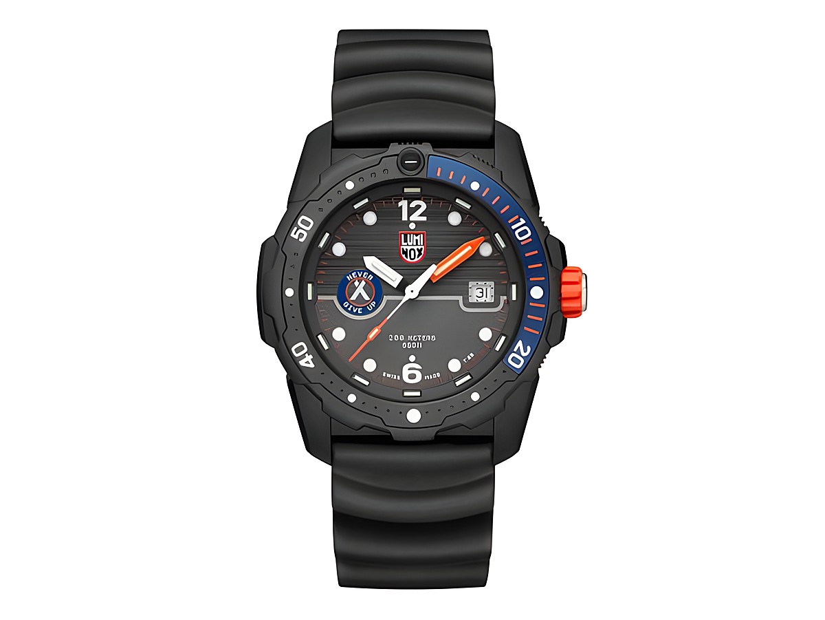 Herren Armbanduhr Luminox Bear Grylls XB.3723 mit schwarzem Silikonarmband, schwarzem Ziffernblatt, orangefarbenem Sekundenzeiger und Datumsanzeige, wasserdicht bis 200 Meter, markantes Design.