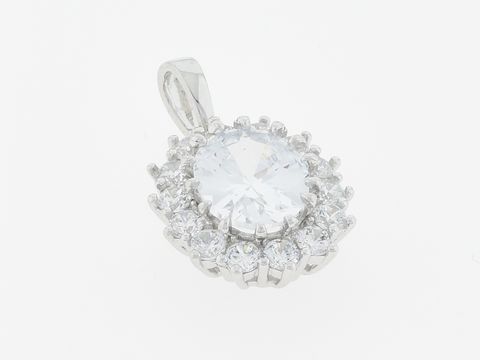301381-0 Silber Anhänger oval ausdruckstark mit klarem Zirkonia von Juwelier Harnisch, umgeben von kleinen Zirkonia-Steinen für zusätzlichen Glanz.