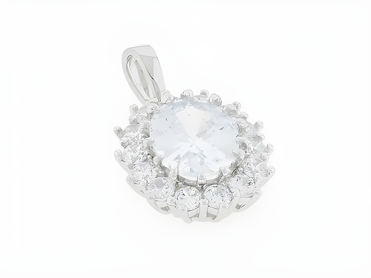Silber Anhänger oval ausdruckstark mit klarem Zirkonia von Juwelier Harnisch, umgeben von kleinen Zirkonia-Steinen für zusätzlichen Glanz.